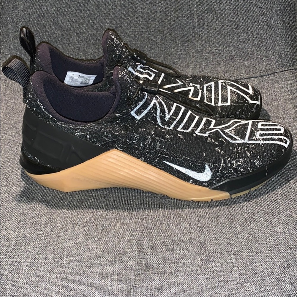 Men’s Nike Metcon React in Black/Gum - Size 11